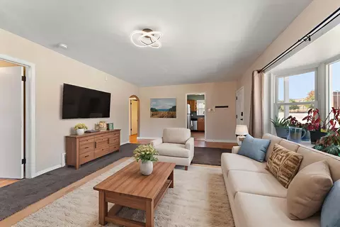 Living - 18113 Park Ave, Lansing, IL 60438 photo 1 of 3
