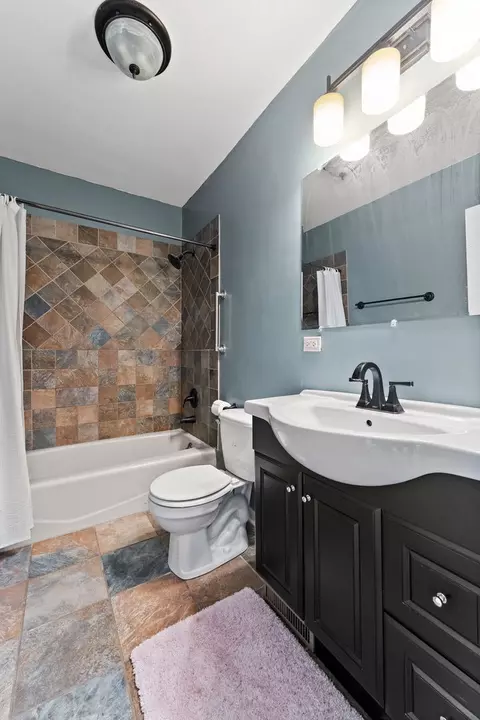 Bath - 18113 Park Ave, Lansing, IL 60438 photo 1 of 1