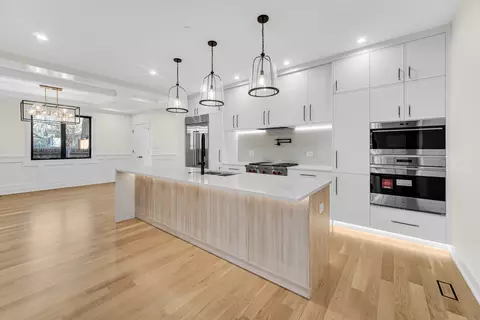 Kitchen - 954 Osterman Ave, Deerfield, IL 60015 photo 3 of 4