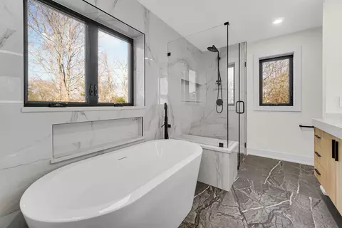 Bath - 954 Osterman Ave, Deerfield, IL 60015 photo 3 of 7