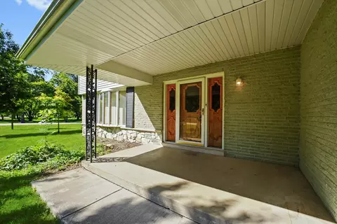 Exterior - 18830 S Sara Rd, Mokena, IL 60448 photo 2 of 9