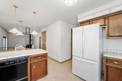 Kitchen - 18830 S Sara Rd, Mokena, IL 60448 photo 3 of 5