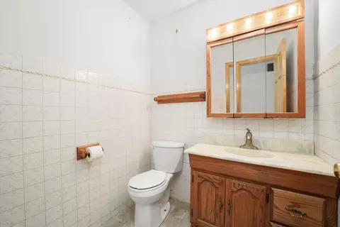 Bath - 18830 S Sara Rd, Mokena, IL 60448 photo 3 of 3