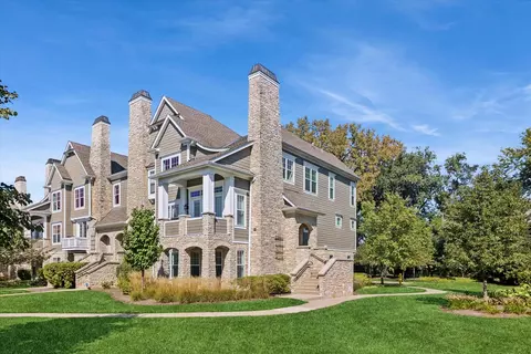 80 W Kennedy Ln #304, Hinsdale, IL 60521