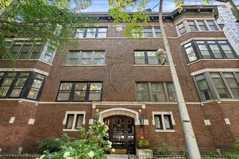 703 W Buena Ave #A, Chicago, IL 60613