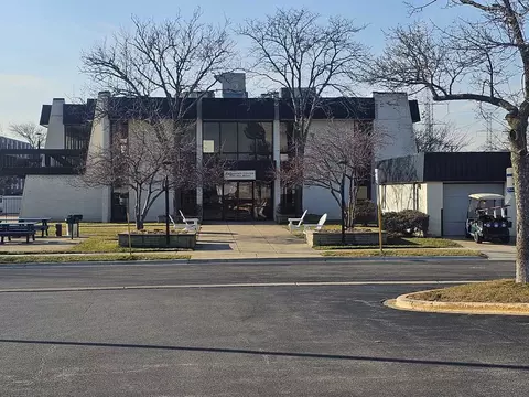 9078 W Heathwood Dr #1M, Niles, IL 60714
