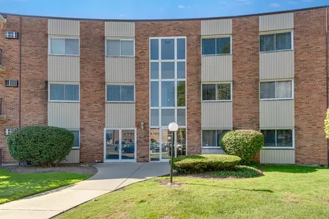 9716 S Karlov Ave #203, Oak Lawn, IL 60453