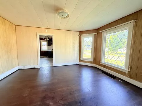 Living - 695 N Harrison Ave, Kankakee, IL 60901 photo 1 of 4