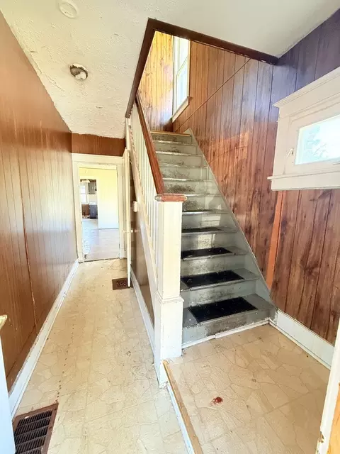 Entry Way - 695 N Harrison Ave, Kankakee, IL 60901 photo 1 of 1