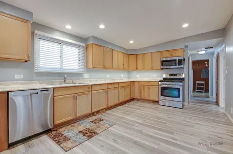Kitchen - 304 E Willow Dr, Round Lake Park, IL 60073 photo 3 of 3