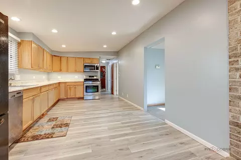 Kitchen - 304 E Willow Dr, Round Lake Park, IL 60073 photo 1 of 3