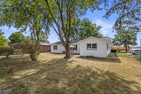 Exterior - 708 E Benham St, Tolono, IL 61880 photo 4 of 5