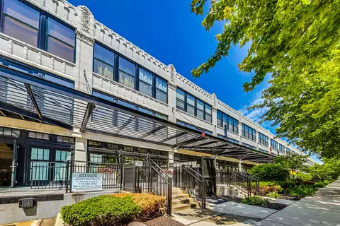 1070 W 15th St #306, Chicago, IL 60608