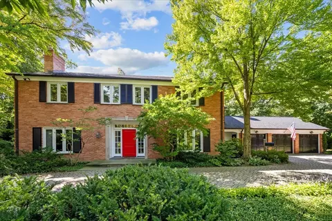 945 E Illinois Rd, Lake Forest, IL 60045