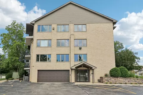 4560 W 93rd St #2D, Oak Lawn, IL 60453