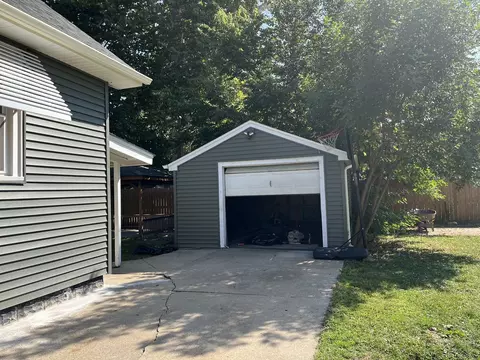 Exterior - 733 Schomer Ave, Aurora, IL 60505 photo 3 of 5