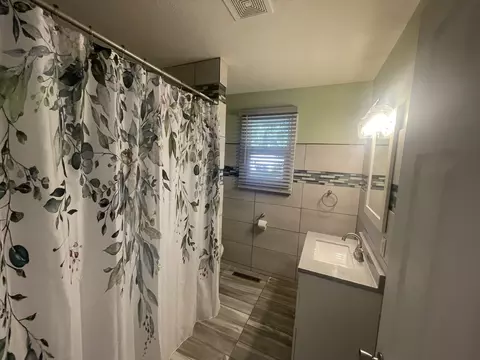 Bath - 535 N Webster Cir, Kankakee, IL 60901 photo 1 of 1