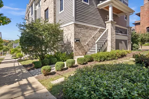 530 Ohio Ave, Saint Charles, IL 60174