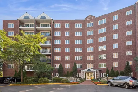 8540 W Foster Ave #504, Norridge, IL 60706