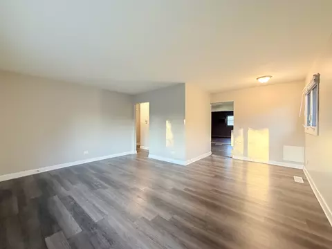Living - 17153 Walter St, Lansing, IL 60438 photo 3 of 4