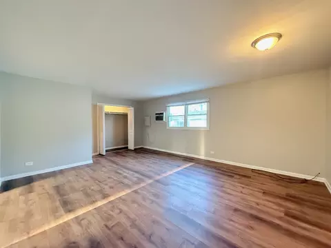Living - 17153 Walter St, Lansing, IL 60438 photo 4 of 4