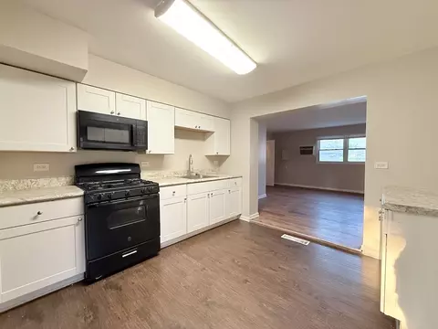 Kitchen - 17153 Walter St, Lansing, IL 60438 photo 1 of 2