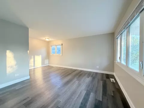 Living - 17153 Walter St, Lansing, IL 60438 photo 2 of 4