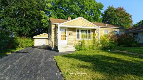 115 S Lincoln Ave, Mundelein, IL 60060
