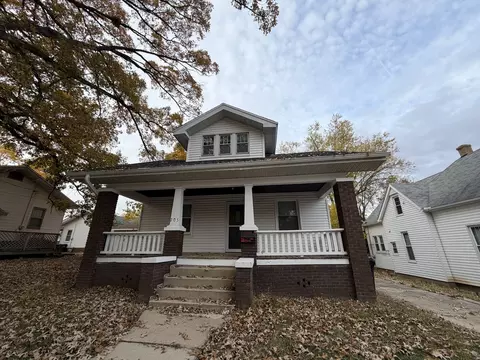 Exterior - 705 W Olive St, Bloomington, IL 61701 photo 2 of 2