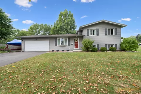 160 Surrey Ln, Crystal Lake, IL 60014