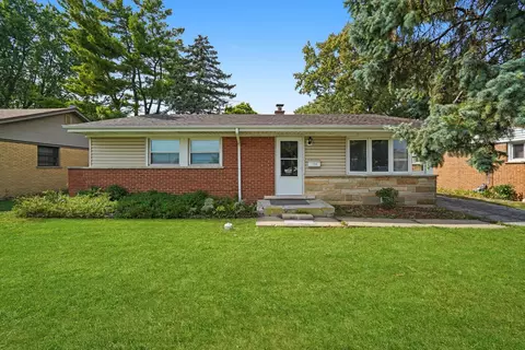 706 N Main St, Mount Prospect, IL 60056