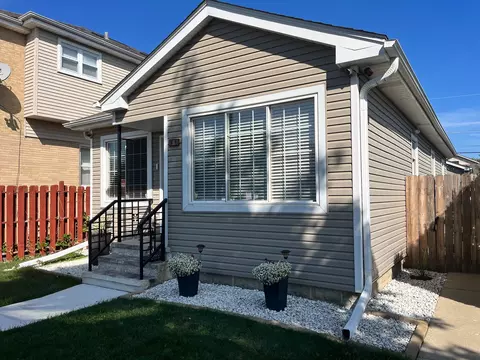 2561 Marwood St, River Grove, IL 60171