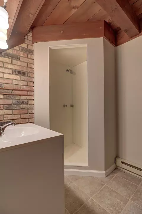 Bath - 20644 White Oaks Rd, Morrison, IL 61270 photo 5 of 5