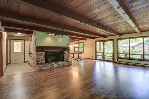 Living - 20644 White Oaks Rd, Morrison, IL 61270 photo 2 of 5