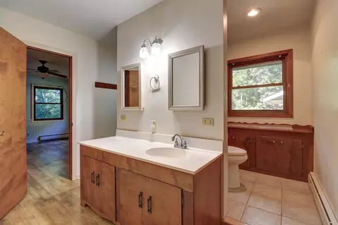 Bath - 20644 White Oaks Rd, Morrison, IL 61270 photo 1 of 5