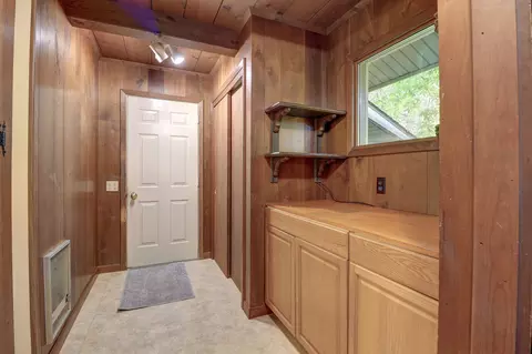 Entry Way - 20644 White Oaks Rd, Morrison, IL 61270 photo 2 of 2