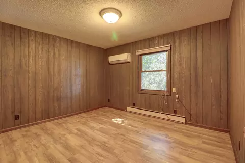 Bedroom - 20644 White Oaks Rd, Morrison, IL 61270 photo 3 of 5