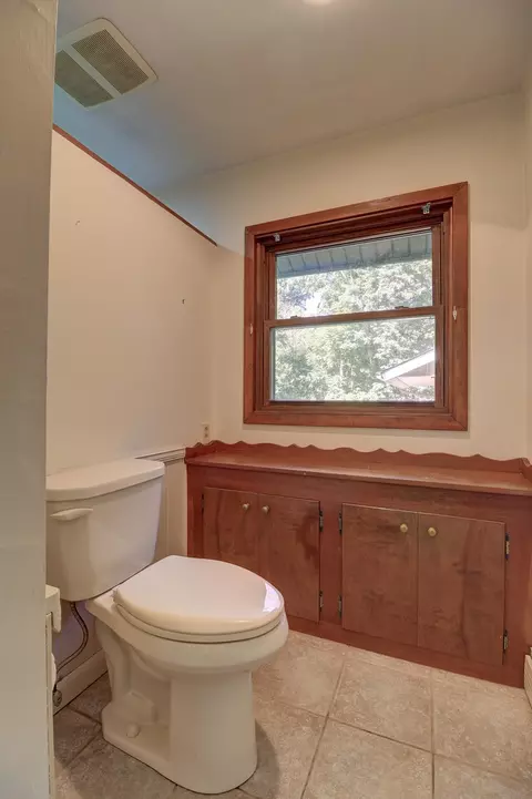 Bath - 20644 White Oaks Rd, Morrison, IL 61270 photo 2 of 5