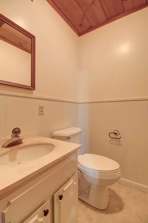 Bath - 20644 White Oaks Rd, Morrison, IL 61270 photo 4 of 5