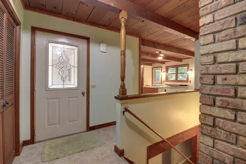 Entry Way - 20644 White Oaks Rd, Morrison, IL 61270 photo 1 of 2