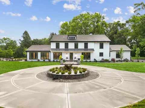 379 W County Line Rd, Barrington Hills, IL 60010