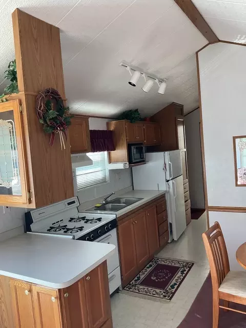 280 Misty Rdg, Mchenry, IL 60051 photo 2