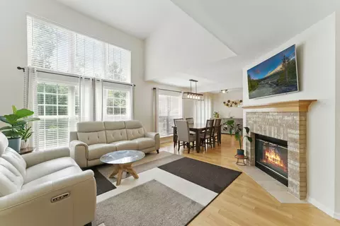 Living - 904 Willow St, Itasca, IL 60143 photo 3 of 3