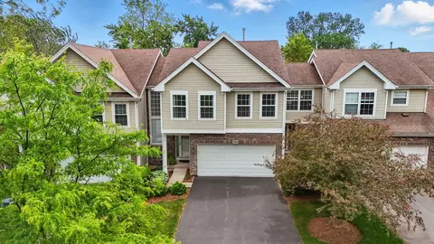 904 Willow St, Itasca, IL 60143