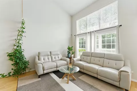 Living - 904 Willow St, Itasca, IL 60143 photo 1 of 3