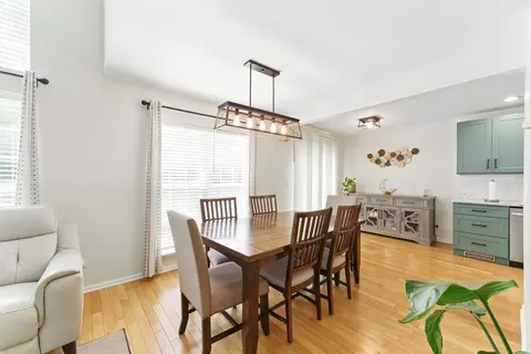 Dining - 904 Willow St, Itasca, IL 60143 photo 2 of 2