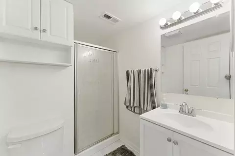 Bath - 904 Willow St, Itasca, IL 60143 photo 1 of 4