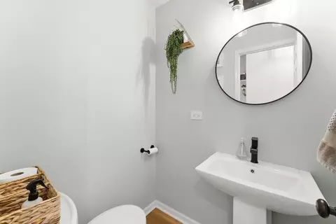 Bath - 904 Willow St, Itasca, IL 60143 photo 4 of 4