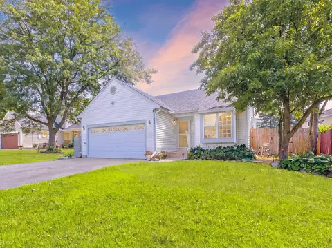 1824 Isle Royal Ln, Hanover Park, IL 60133
