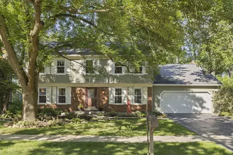 1625 Indian Knoll Rd, Naperville, IL 60565